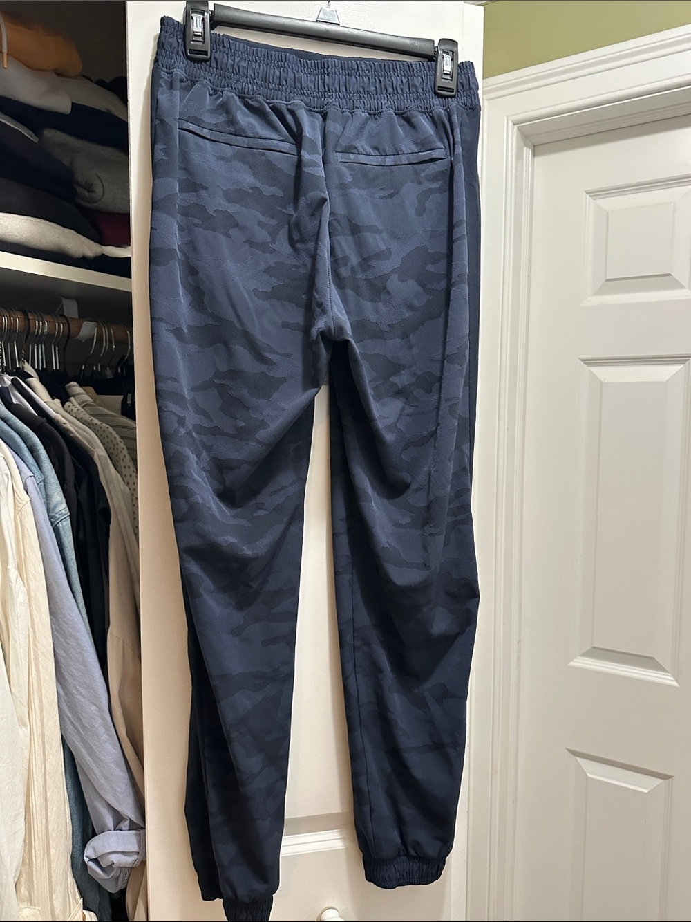 Athleta Brooklyn Jogger size 4 Blue camo - Picture 3 of 4
